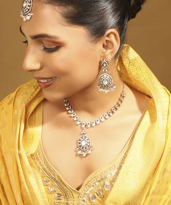 white brass choker necklace with round kundan work 2