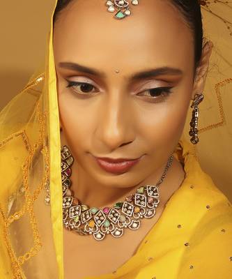 gold brass choker necklace with triangle kundan work 2