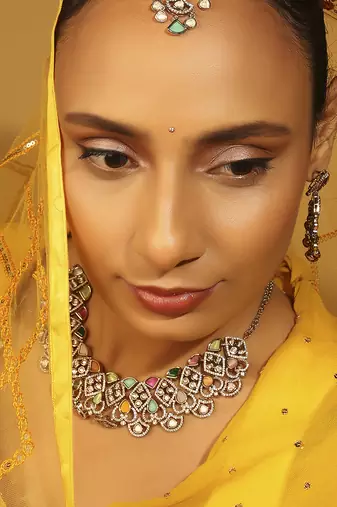 gold brass choker necklace with triangle kundan work