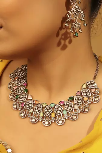 gold brass choker necklace with triangle kundan work