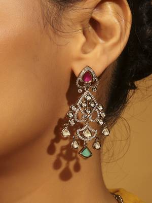 gold brass choker necklace with triangle kundan work 4
