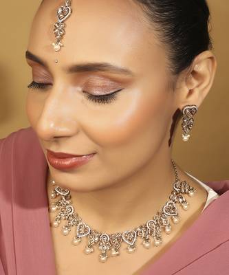 heart & flower design gold tone choker necklace set with maang tikka 5