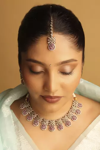 flower oval shape red kundan gold plated choker set with maang tikka