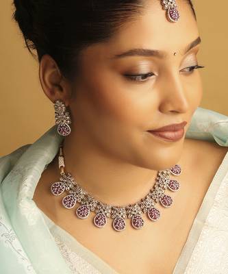 flower oval shape red kundan gold plated choker set with maang tikka 8