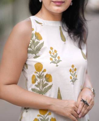 white cotton co ord set with floral print 4