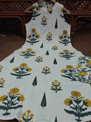 white cotton co ord set with floral print 5