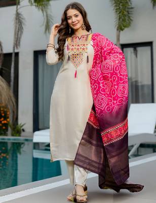 Cream viscose shimmer heavy thread embroidery work with printed dupatta kurta pant set 2
