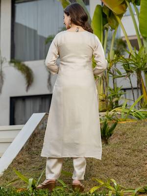 Cream viscose shimmer heavy thread embroidery work with printed dupatta kurta pant set 3
