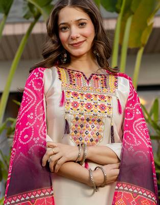 Cream viscose shimmer heavy thread embroidery work with printed dupatta kurta pant set 4