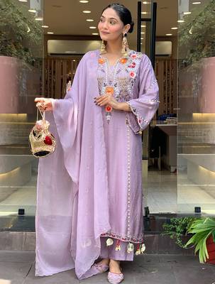 Lavender p.v chanderi heavy thread embroidery work kurta pant set 1