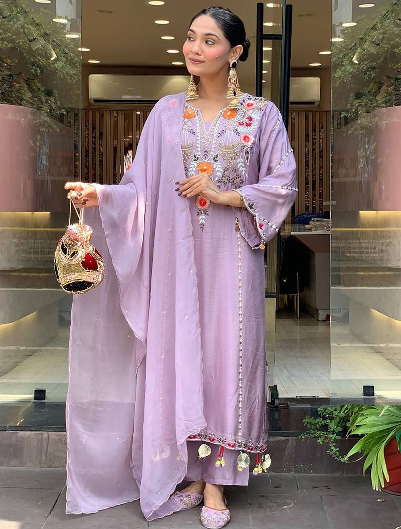 Lavender p.v chanderi heavy thread embroidery work kurta pant set