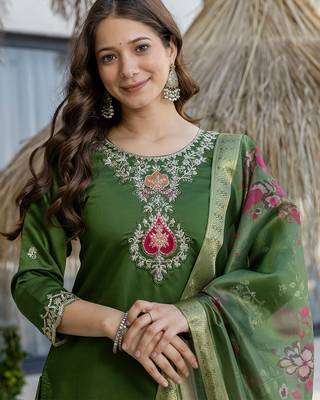 Green chanderi heavy thread embroidery work kurta pant set 4