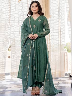 Green chanderi silk heavy thread embroidery work kurta pant set 1