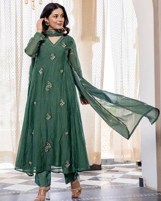 Green chanderi silk heavy thread embroidery work kurta pant set 2