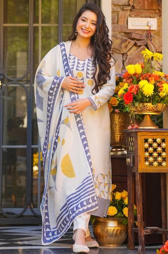 Ivory muslin printed kurta pant set