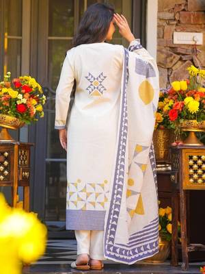 Ivory muslin printed kurta pant set 3