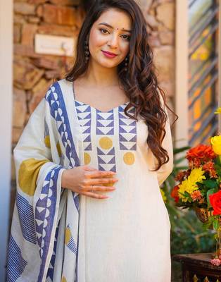 Ivory muslin printed kurta pant set 4