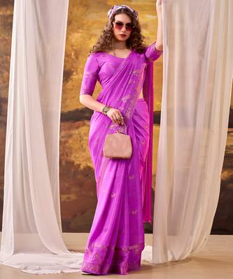 pink crepe weaving saree with  zari border detailing 1