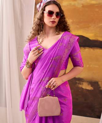 pink crepe weaving saree with  zari border detailing 2