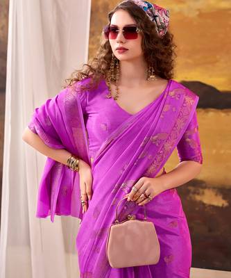 pink crepe weaving saree with  zari border detailing 4