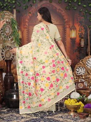 Cream linen printed saree with blouse 4