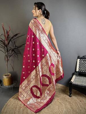 Pink zari woven banarasi silk blend saree with blouse 5