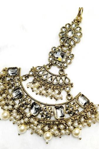 white maang-tikka kundan