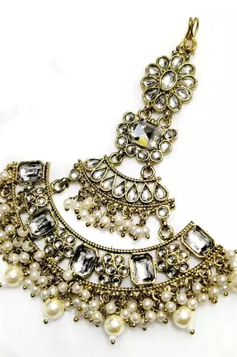 white maang-tikka kundan