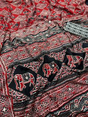 Black Color Zari and mirror work crepe silk Saree 2