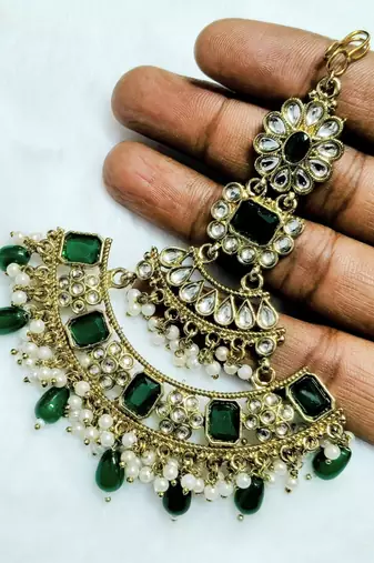 green maang-tikka kundan