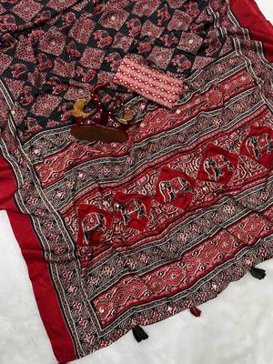 Red Color Zari and mirror work crepe silk Saree 1