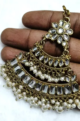 white maang-tikka kundan