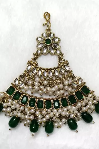 green maang-tikka kundan