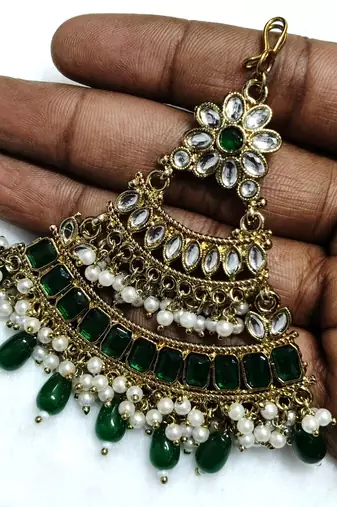 green maang-tikka kundan