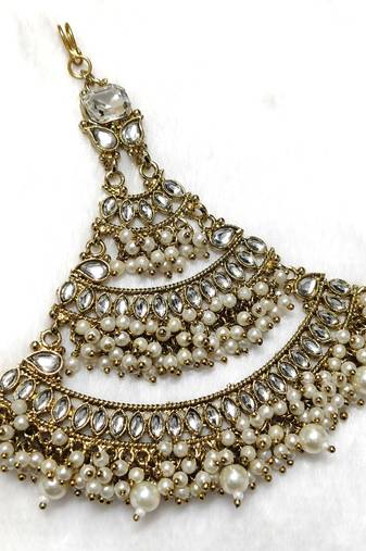 white maang-tikka kundan