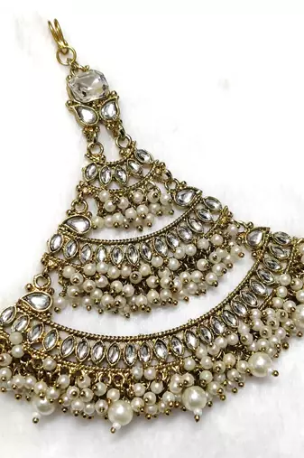 white maang-tikka kundan