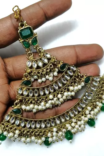 green maang-tikka kundan