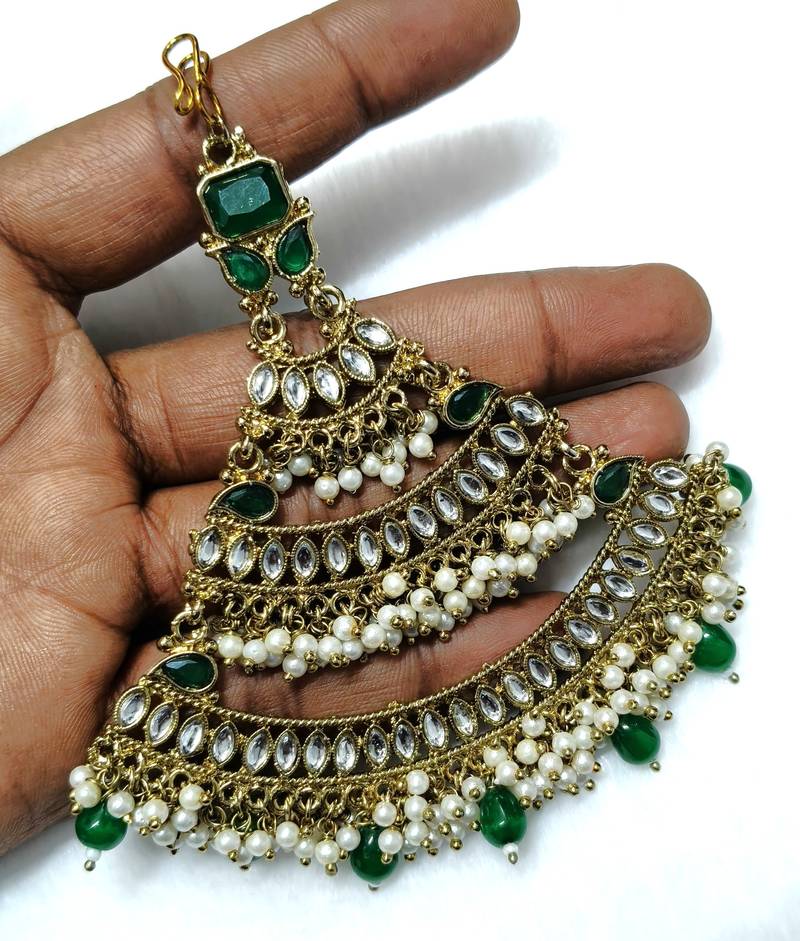 green maang-tikka kundan