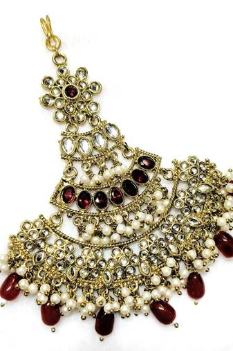 maroon maang-tikka kundan