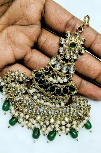 green maang-tikka kundan