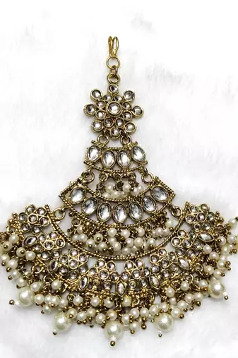 white maang-tikka kundan