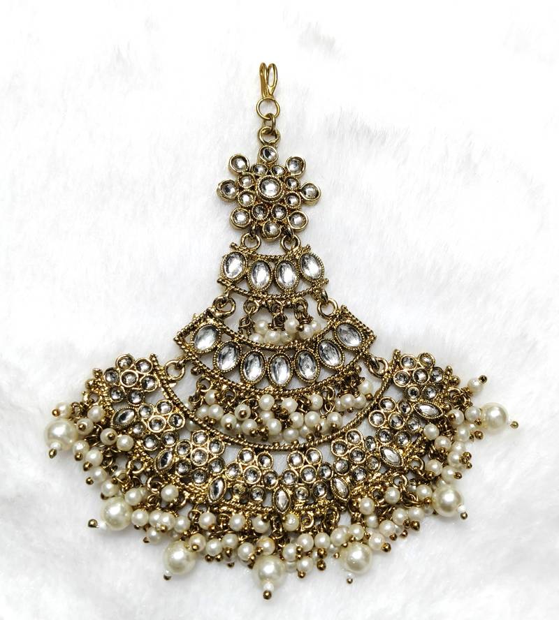 white maang-tikka kundan