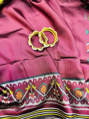Plum Color Lagadi pallu and decorative tassels Double pichwai print  art silk saree 4