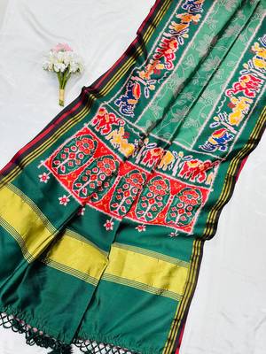 Green Color Printed zari lining stripe border Work art silk saree 2