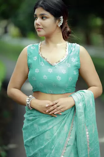 paisle print chiffon saree with unstitched blouse piece (turquoise)