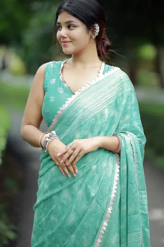 paisle print chiffon saree with unstitched blouse piece (turquoise)