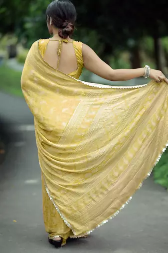 paisle print chiffon saree with unstitched blouse piece (yellow)