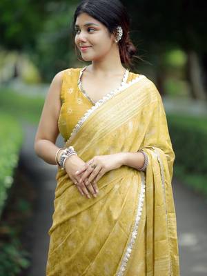 paisle print chiffon saree with unstitched blouse piece (yellow) 5