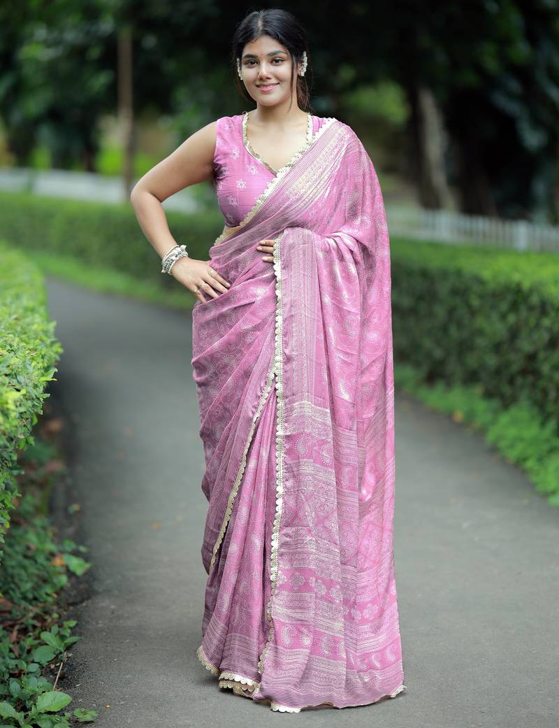 Mirchi fashion paisle print chiffon saree with unstitched blouse piece (pink)