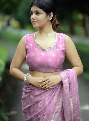 paisle print chiffon saree with unstitched blouse piece (pink) 2